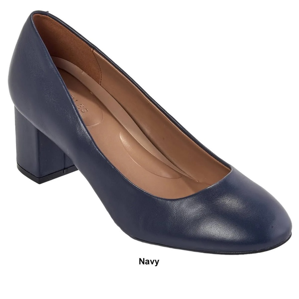 AEROSOLES Classic Navy Leather Heels
